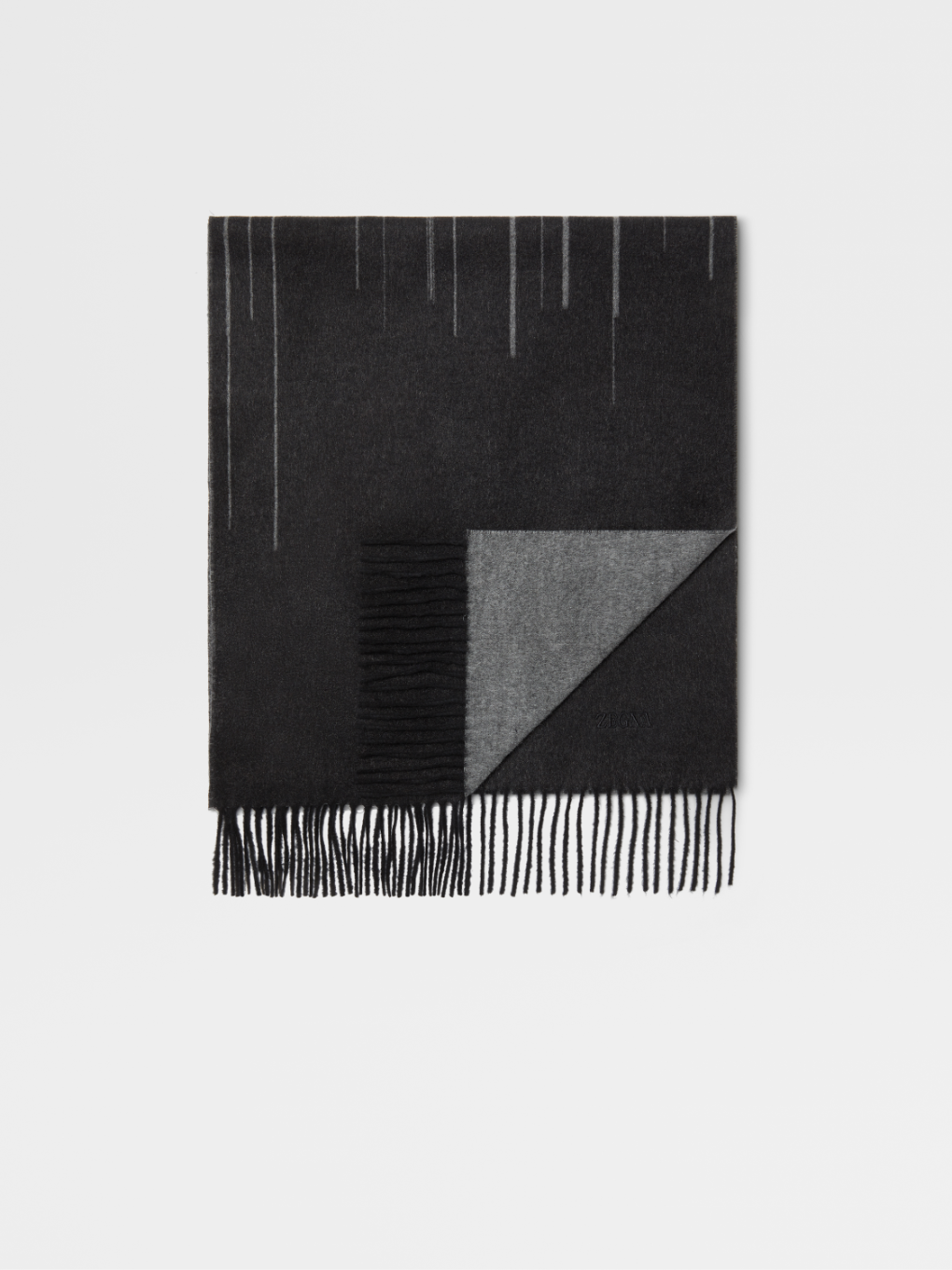 Gris oscuro